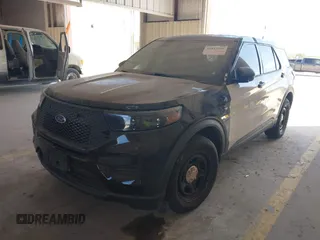2020 Ford Police Interceptor Utility z VIN 1FM5K8AB0LGD08226, wystawiony jako IAAI lot #42413248 z przebiegiem Nie podano mil oraz . Historia ofert i sprzedaży dostępna na DreamBid. Obrazek 2.