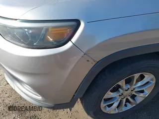 2019 Jeep Cherokee Latitude Plus с VIN 1C4PJMLX1KD126391, выставлен на аукционе IAAI как лот 41718079 с пробегом 119 141 миль миль и . История ставок и продаж доступна на DreamBid. Изображение 20.