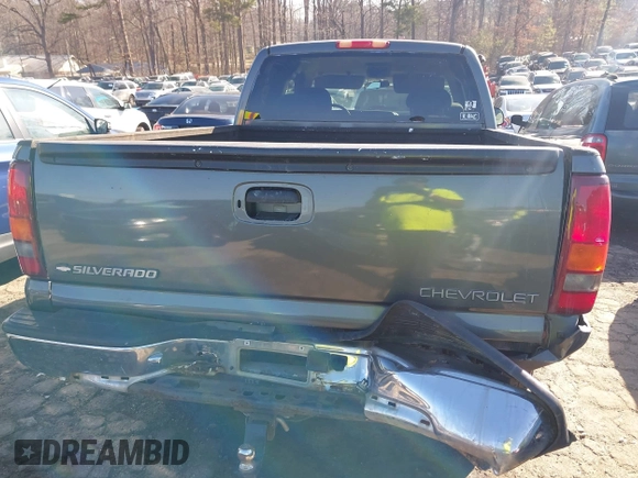 2000 Chevrolet Silverado 1500 with VIN 2GCEC19VXY1296243, listed as a IAAI auction lot 41568137 with 239,533 mi miles. Bid and sale history available at carsss.com. Image 6.