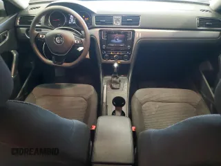 2017 Volkswagen Passat S z VIN 1VWAT7A34HC017341, wystawiony jako Copart lot #55556425 z przebiegiem 63 919 mil mil oraz Nie do naprawy • Non repairable. Historia ofert i sprzedaży dostępna na DreamBid. Obrazek 8.