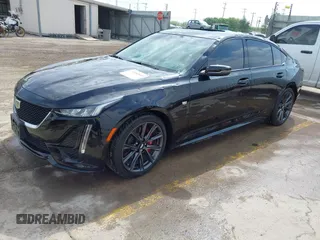 2024 Cadillac CT5 Sport z VIN 1G6DP5RK8R0102340, wystawiony jako IAAI lot #41943414 z przebiegiem 13 488 mil mil oraz . Historia ofert i sprzedaży dostępna na DreamBid. Obrazek 18.