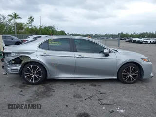 2019 Toyota Camry LE z VIN 4T1B11HK9KU708465, wystawiony jako IAAI lot #41921754 z przebiegiem 119 106 mil mil oraz . Historia ofert i sprzedaży dostępna na DreamBid. Obrazek 14.