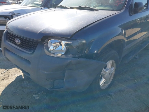 2003 Ford Escape XLS Popular with VIN 1FMYU02133KA02990, listed as a IAAI auction lot 41803174 with 140,792 mi miles. Bid and sale history available at carsss.com. Image 6.