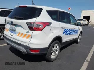 2017 Ford Escape SE z VIN 1FMCU0GD4HUB05330, wystawiony jako IAAI lot #42396863 z przebiegiem 66 420 mil mil oraz . Historia ofert i sprzedaży dostępna na DreamBid. Obrazek 49.