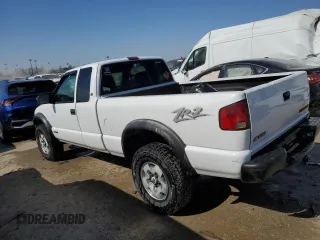 2002 Chevrolet S-10 LS with VIN 1GCCT19W828154137, listed as a Copart auction lot 43566524 with 0 mi miles and Salvage Title. Bid and sale history available at carsss.com. Image 2.