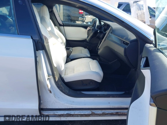 2018 Tesla Model S 75D z VIN 5YJSA1E29JF276329, wystawiony jako IAAI lot #41673653 z przebiegiem Nie podano mil oraz . Historia ofert i sprzedaży dostępna na DreamBid. Obrazek 5.