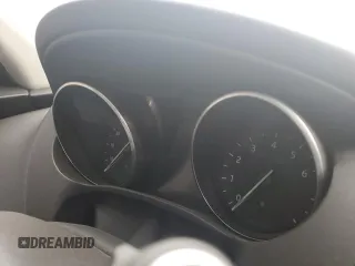 2017 Jaguar F-Pace 35t R-Sport с VIN SADCL2BV3HA083328, выставлен на аукционе Copart как лот 64398344 с пробегом Не указан миль и Списание • Salvage title. История ставок и продаж доступна на DreamBid. Изображение 9.