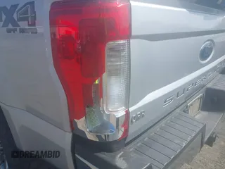 2019 Ford F-250 XL z VIN 1FT7W2B66KEC54893, wystawiony jako IAAI lot #41887418 z przebiegiem 151 950 mil mil oraz . Historia ofert i sprzedaży dostępna na DreamBid. Obrazek 20.