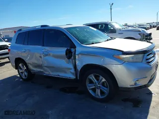 2011 Toyota Highlander Limited with VIN 5TDYK3EH0BS035151, listed as a IAAI auction lot 41281405 with 104,582 mi miles. Bid and sale history available at carsss.com. Image 6.