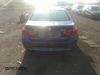 2018 BMW 3 Series 320i xDrive z VIN WBA8A3C53JA488409, wystawiony jako IAAI lot #39667324 z przebiegiem 72 949 mil mil oraz . Historia ofert i sprzedaży dostępna na DreamBid. Obrazek 16.