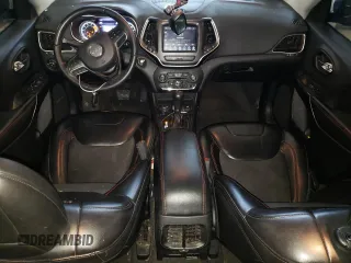2019 Jeep Cherokee Trailhawk z VIN 1C4PJMBX2KD317917, wystawiony jako Copart lot #61079955 z przebiegiem 94 169 mil mil oraz Czysty tytuł • Clean title. Historia ofert i sprzedaży dostępna na DreamBid. Obrazek 8.