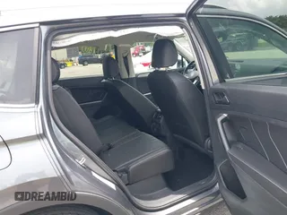 2024 Volkswagen Tiguan SE z VIN 3VV3B7AX9RM196186, wystawiony jako IAAI lot #42769059 z przebiegiem 16 258 mil mil oraz . Historia ofert i sprzedaży dostępna na DreamBid. Obrazek 8.