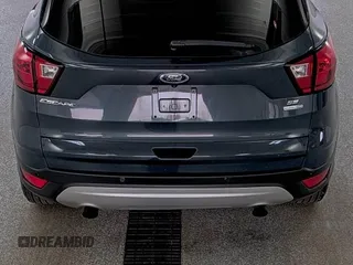 2019 Ford Escape SE z VIN 1FMCU9GD9KUA54757, wystawiony jako IAAI lot #42516631 z przebiegiem 87 040 mil mil oraz . Historia ofert i sprzedaży dostępna na DreamBid. Obrazek 1.
