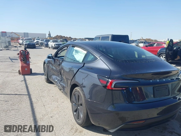 2024 Tesla Model 3 z VIN 5YJ3E1EA7RF721467, wystawiony jako IAAI lot #41857656 z przebiegiem 6 197 mil mil oraz . Historia ofert i sprzedaży dostępna na DreamBid. Obrazek 3.