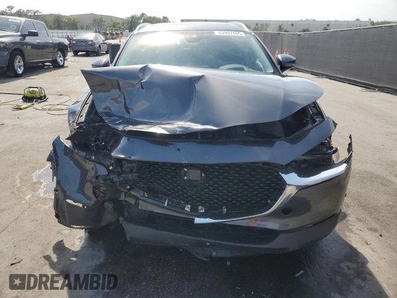 2023 Mazda CX-30 S Premium z VIN 3MVDMBDM9PM558451, wystawiony jako Copart lot #53997465 z przebiegiem 27 633 mil mil oraz Nie do naprawy • Non repairable. Historia ofert i sprzedaży dostępna na DreamBid. Obrazek 5.