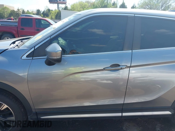 2018 Mitsubishi Eclipse Cross SE z VIN JA4AT5AA0JZ037573, wystawiony jako IAAI lot #42041908 z przebiegiem 143 391 mil mil oraz . Historia ofert i sprzedaży dostępna na DreamBid. Obrazek 14.