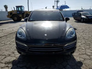 2012 Porsche Cayenne S Hybrid z VIN WP1AE2A21CLA92318, wystawiony jako Copart lot #55595055 z przebiegiem 82 184 mil mil oraz Szkody całkowita. Historia ofert i sprzedaży dostępna na DreamBid. Obrazek 5.