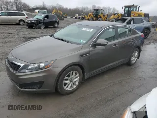2011 Kia Optima LX z VIN KNAGM4A75B5173585, wystawiony jako Copart lot #51895325 z przebiegiem 137 318 mil mil oraz Szkoda całkowita • Salvage title. Historia ofert i sprzedaży dostępna na DreamBid. Obrazek 1.