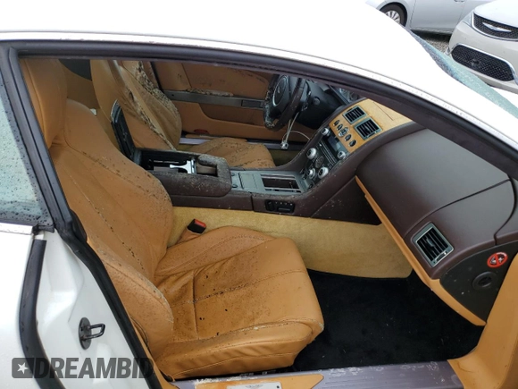 2011 Aston Martin DB9 z VIN SCFFDAAE8BGA13186, wystawiony jako Copart lot #74703544 z przebiegiem Nie podano mil oraz Szkody całkowita. Historia ofert i sprzedaży dostępna na DreamBid. Obrazek 10.