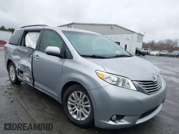 2017 Toyota Sienna XLE Auto Access Seat with VIN 5TDYZ3DCXHS888196, listed as a IAAI auction lot 41730418 with 131,201 mi miles. Bid and sale history available at carsss.com. Image 1.