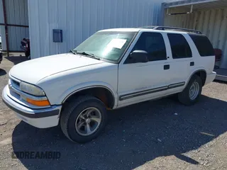 2001 Chevrolet Blazer LT с VIN 1GNCS13W412187723, выставлен на аукционе IAAI как лот 42189626 с пробегом 223 332 миль миль и . История ставок и продаж доступна на DreamBid. Изображение 2.