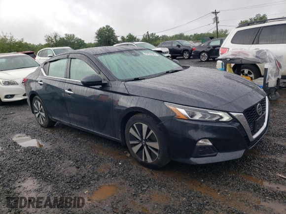 2022 Nissan Altima SV z VIN 1N4BL4DV8NN348514, wystawiony jako Copart lot #57831685 z przebiegiem 32 824 mil mil oraz Szkoda całkowita • Salvage title. Historia ofert i sprzedaży dostępna na DreamBid. Obrazek 4.