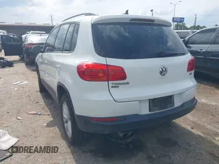 2017 Volkswagen Tiguan S z VIN WVGAV7AX2HK051022, wystawiony jako IAAI lot #42214161 z przebiegiem 87 914 mil mil oraz . Historia ofert i sprzedaży dostępna na DreamBid. Obrazek 14.