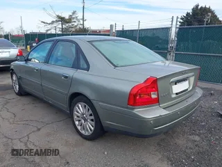 2006 Volvo S80 with VIN YV1TS592361444561, listed as a IAAI auction lot 41569509 with 147,917 mi miles. Bid and sale history available at carsss.com. Image 3.