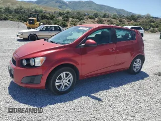 2012 Chevrolet Sonic LS z VIN 1G1JA6SH0C4113041, wystawiony jako Copart lot #58743055 z przebiegiem 69 453 mil mil oraz Szkoda całkowita • Salvage title. Historia ofert i sprzedaży dostępna na DreamBid. Obrazek 1.
