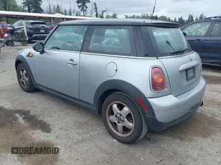 2007 MINI Hardtop with VIN WMWMF33557TU61953, listed as a IAAI auction lot 42678840 with 139,665 mi miles and . Bid and sale history available at DreamBid. Image 3.