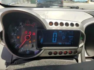 2013 Chevrolet Sonic LS z VIN 1G1JA6SH2D4136905, wystawiony jako Copart lot #55980485 z przebiegiem 176 857 mil mil oraz Nie do naprawy • Non repairable. Historia ofert i sprzedaży dostępna na DreamBid. Obrazek 9.