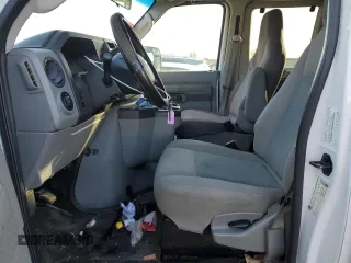2014 Ford Econoline Passenger XL z VIN 1FBSS3BL3EDB20939, wystawiony jako Copart lot #43781415 z przebiegiem 143 741 mil mil oraz Tytuł czysty. Historia ofert i sprzedaży dostępna na DreamBid. Obrazek 7.
