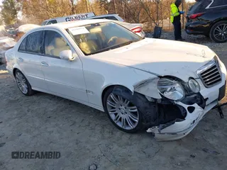 2008 Mercedes-Benz E 350 Luxury z VIN WDBUF56X18B271715, wystawiony jako IAAI lot #41180934 z przebiegiem 120 797 mil mil oraz . Historia ofert i sprzedaży dostępna na DreamBid. Obrazek 1.