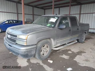 2006 Chevrolet Silverado 1500 LT1 with VIN 2GCEC13T061148784, listed as a IAAI auction lot 41640502 with 325,509 mi miles. Bid and sale history available at carsss.com. Image 6.