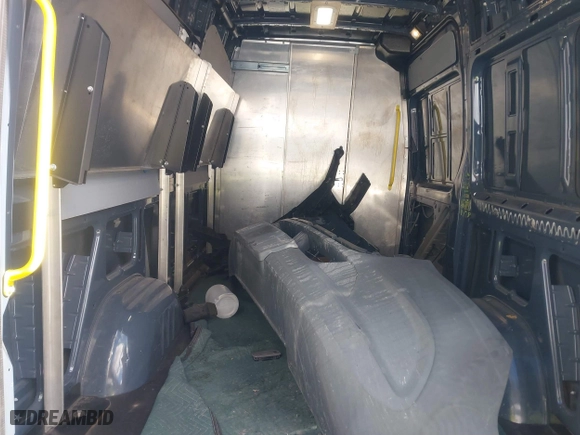 2019 Mercedes-Benz Sprinter Cargo Van with VIN WD4PF0CD8KP046669, listed as a IAAI auction lot 41575733 with 140,492 mi miles. Bid and sale history available at carsss.com. Image 8.