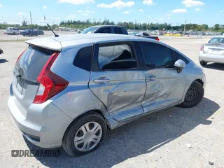 2020 Honda Fit LX z VIN 3HGGK5H44LM729036, wystawiony jako IAAI lot #41840623 z przebiegiem 134 277 mil mil oraz . Historia ofert i sprzedaży dostępna na DreamBid. Obrazek 6.