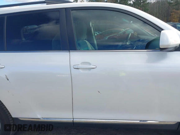 2013 Toyota Highlander with VIN 5TDZA3EH2DS038661, listed as a IAAI auction lot 40925630 with 143,773 mi miles and . Bid and sale history available at DreamBid. Image 14.