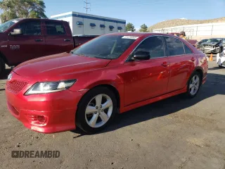2011 Toyota Camry LE z VIN 4T1BF3EK0BU608143, wystawiony jako Copart lot #61470365 z przebiegiem 121 894 mil mil oraz Czysty tytuł • Clean title. Historia ofert i sprzedaży dostępna na DreamBid. Obrazek 1.