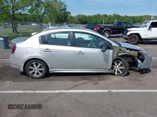 2012 Nissan Sentra S z VIN 3N1AB6AP5CL763977, wystawiony jako IAAI lot #42252346 z przebiegiem 170 117 mil mil oraz . Historia ofert i sprzedaży dostępna na DreamBid. Obrazek 12.