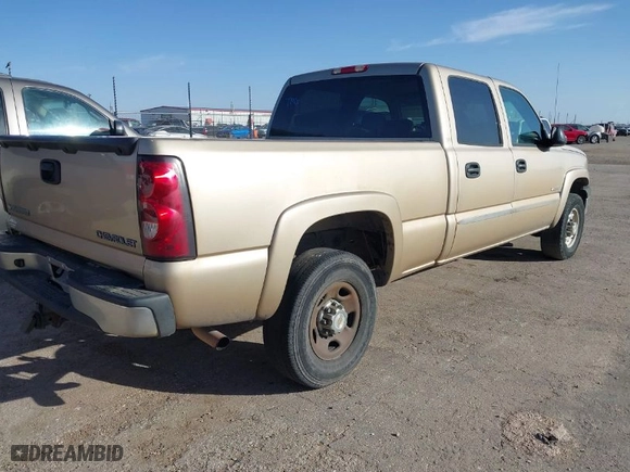 2004 Chevrolet Silverado 2500 Crew Cab LS with VIN 1GCGC23U14F252357, listed as a IAAI auction lot 41682345 with 159,643 mi miles. Bid and sale history available at carsss.com. Image 4.