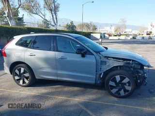 2024 Volvo XC60 Recharge Plug-In Hybrid Plus Dark Theme with VIN YV4H60DL6R1846806, listed as a IAAI auction lot 41670948 with 1 mi miles. Bid and sale history available at carsss.com. Image 14.