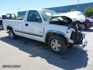 2000 Chevrolet Silverado 1500 with VIN 1GCEC14VXYE374932, listed as a IAAI auction lot 41981576 with 1 mi miles. Bid and sale history available at carsss.com. Image 1.