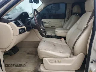 2008 Cadillac Escalade z VIN 1GYEC63888R100205, wystawiony jako Copart lot #46505685 z przebiegiem 159 066 mil mil oraz Szkody całkowita. Historia ofert i sprzedaży dostępna na DreamBid. Obrazek 7.