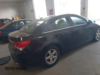 2014 Chevrolet Cruze 1LT z VIN 1G1PC5SB0E7383723, wystawiony jako IAAI lot #42251787 z przebiegiem 129 366 mil mil oraz . Historia ofert i sprzedaży dostępna na DreamBid. Obrazek 4.