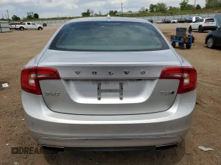 2017 Volvo S60 Inscription z VIN LYV402TK5HB155197, wystawiony jako Copart lot #58088275 z przebiegiem 139 539 mil mil oraz Czysty tytuł • Clean title. Historia ofert i sprzedaży dostępna na DreamBid. Obrazek 6.