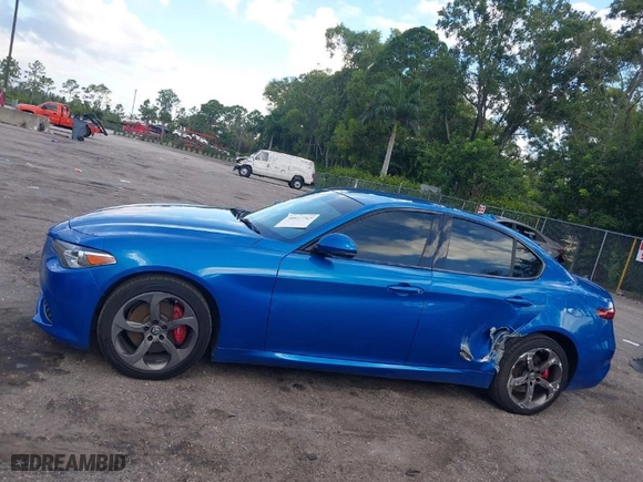 2017 Alfa Romeo Giulia with VIN ZARFAEDN9H7558626, listed as a IAAI auction lot 40517767 with 99,040 mi miles. Bid and sale history available at carsss.com. Image 14.