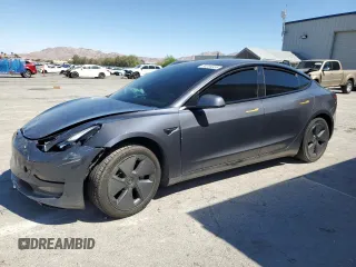 2023 Tesla Model 3 z VIN 5YJ3E1EAXPF409835, wystawiony jako Copart lot #56205335 z przebiegiem Nie podano mil oraz Szkoda całkowita • Salvage title. Historia ofert i sprzedaży dostępna na DreamBid. Obrazek 1.