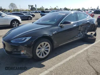 2018 Tesla Model S 75D with VIN 5YJSA1E29JF291834, listed as a Copart auction lot 55353725 with 26,871 mi miles and Salvage title. Bid and sale history available at DreamBid. Image 1.