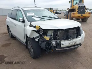 2017 Nissan Pathfinder SV with VIN 5N1DR2MMXHC668443, listed as a IAAI auction lot 42020905 with 109,417 mi miles. Bid and sale history available at carsss.com. Image 1.