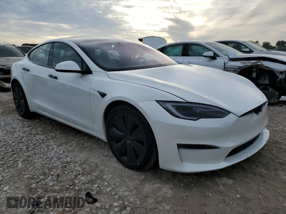 2024 Tesla Model S z VIN 5YJSA1E56RF543139, wystawiony jako Copart lot #86568584 z przebiegiem 1 212 mil mil oraz Szkoda całkowita • Salvage title. Historia ofert i sprzedaży dostępna na DreamBid. Obrazek 4.